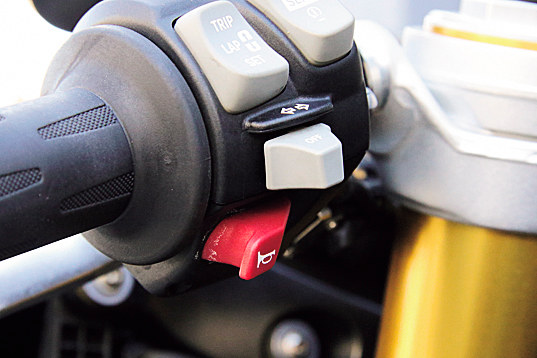 S1000RR 徹底解剖】メーター&ハンドルスイッチ徹底ガイド BMW S1000RR 徹底解剖】メーター&ハンドルスイッチ徹底ガイド BMW