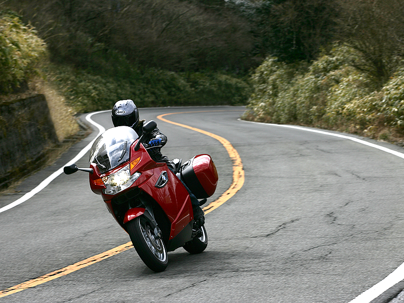 横置きフォアK1300シリーズの全貌 「K1300GT」インプレッション