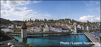 ルツェルンは、スイスを代表する古い街並みと新しい文化が混存する素敵な観光地だ。