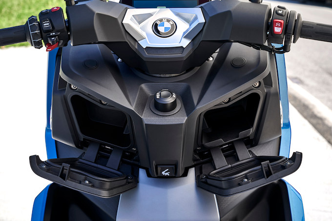 BMW Motorrad C400X／軽快さの中にハイテクを満載！ 手軽に楽しめるミドルスクーターの画像