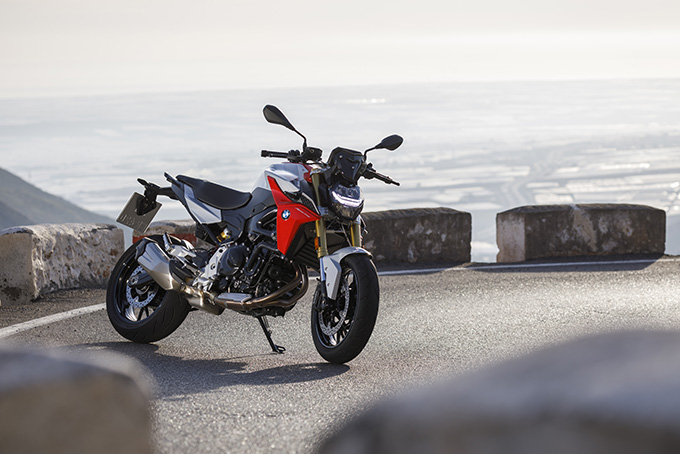 BMW Motorrad F900R（2020）/ ワインディングがめちゃ楽しい新世代ロードスター、新型「F900R」海外試乗インプレの画像