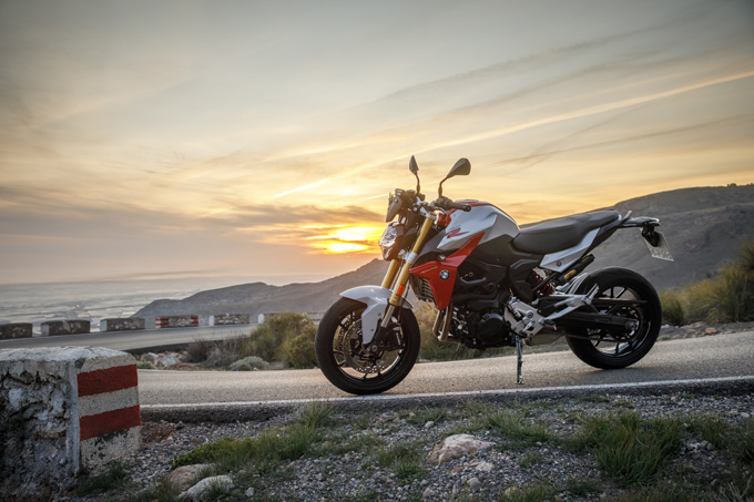 BMW Motorrad F900R（2020）/ ワインディングがめちゃ楽しい新世代ロードスター、新型「F900R」海外試乗インプレの画像