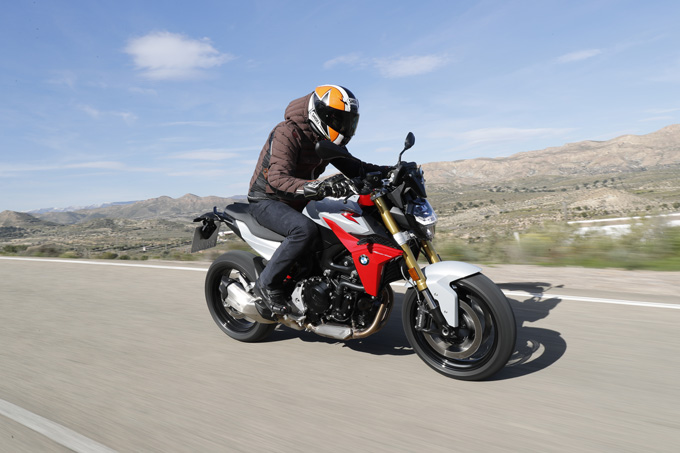 BMW Motorrad F900R（2020）/ ワインディングがめちゃ楽しい新世代ロードスター、新型「F900R」海外試乗インプレの画像