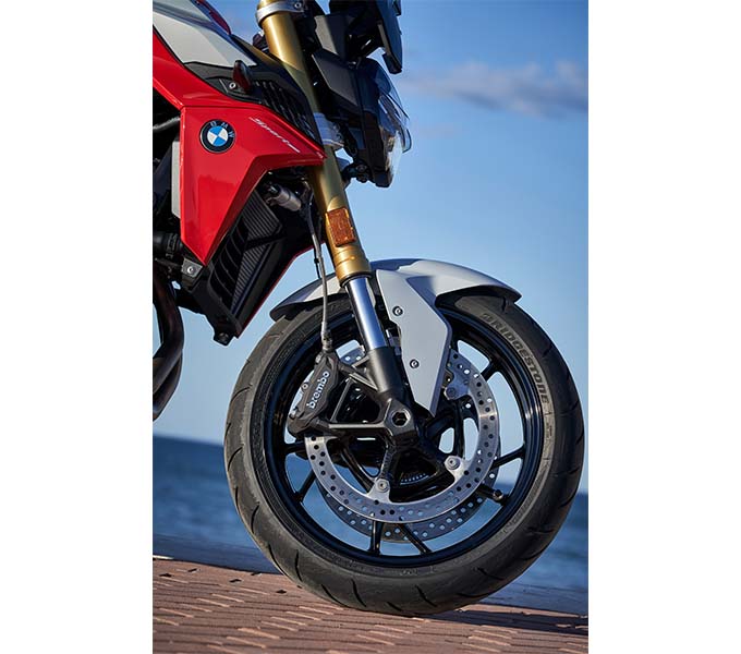 BMW Motorrad F900R（2020）/ ワインディングがめちゃ楽しい新世代ロードスター、新型「F900R」海外試乗インプレの画像