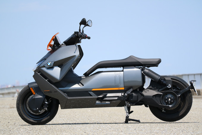 BMW Motorrad CE04（2022）試乗インプレ / バイクのEV化の先端を走る、BMWの最新電動スクーター 03画像
