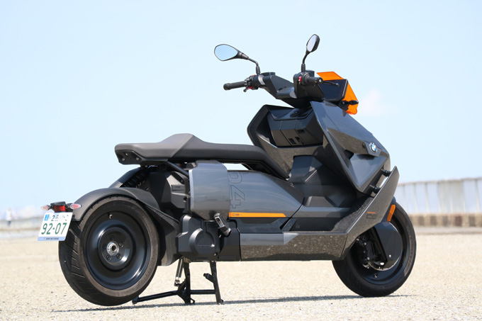 BMW Motorrad CE04（2022）試乗インプレ / バイクのEV化の先端を走る、BMWの最新電動スクーター 06画像