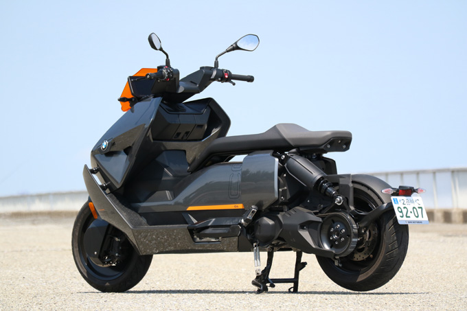 BMW Motorrad CE04（2022）試乗インプレ / バイクのEV化の先端を走る、BMWの最新電動スクーター 08画像
