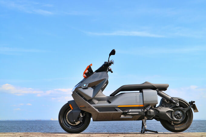 BMW Motorrad CE04（2022）試乗インプレ / バイクのEV化の先端を走る、BMWの最新電動スクーター