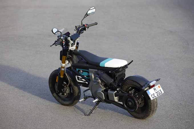 【BMW Motorrad CE 02 海外試乗記】どこまでも自由でお気楽、でも走りはめちゃ楽しい！04画像