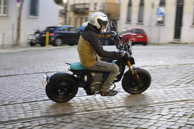 【BMW Motorrad CE 02 海外試乗記】どこまでも自由でお気楽、でも走りはめちゃ楽しい！05画像