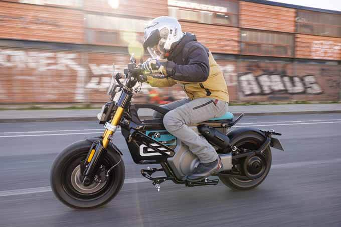 【BMW Motorrad CE 02 海外試乗記】どこまでも自由でお気楽、でも走りはめちゃ楽しい！09画像