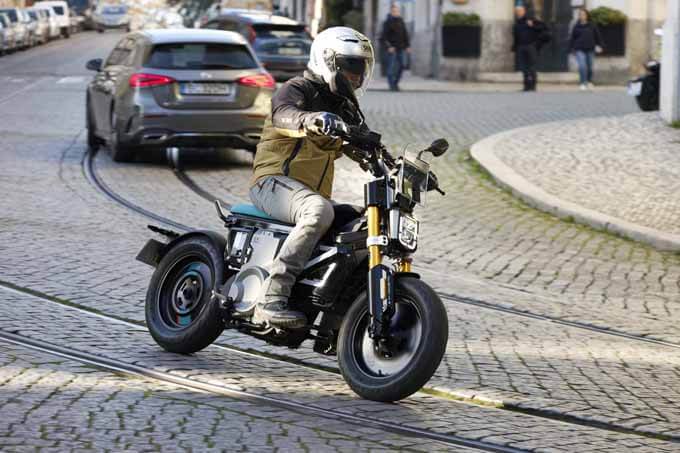 【BMW Motorrad CE 02 海外試乗記】どこまでも自由でお気楽、でも走りはめちゃ楽しい！ main画像