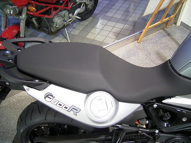 BMW F800型 シート