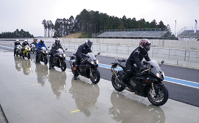 S1000RR編分解レポートの画像