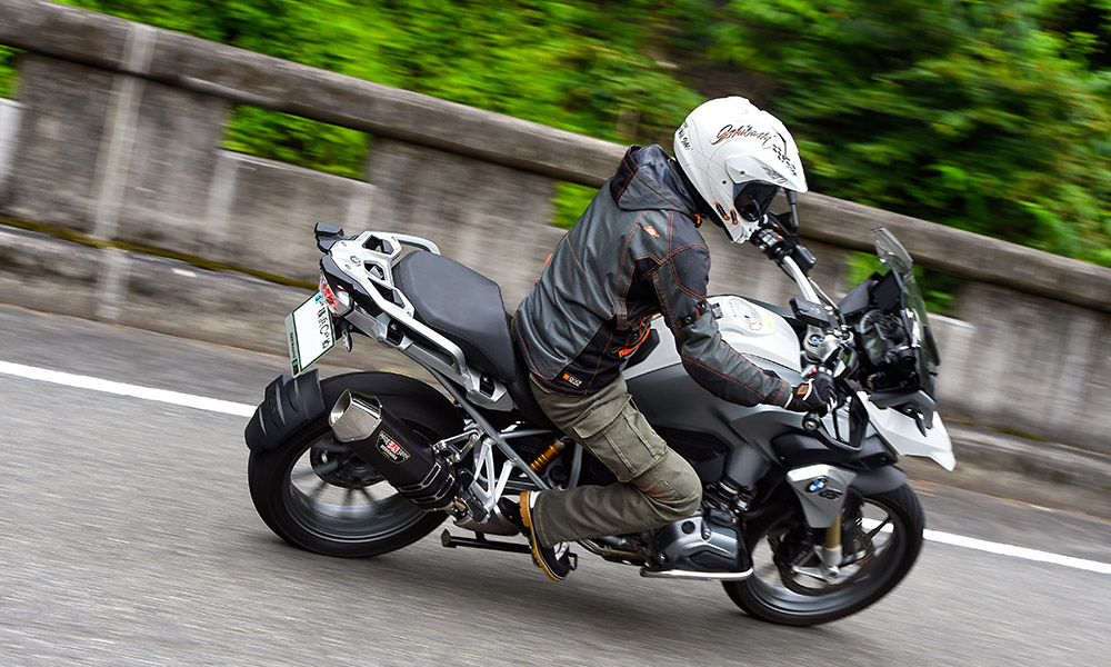 ヨシムラジャパンがR1200GS用スリップオンマフラーを