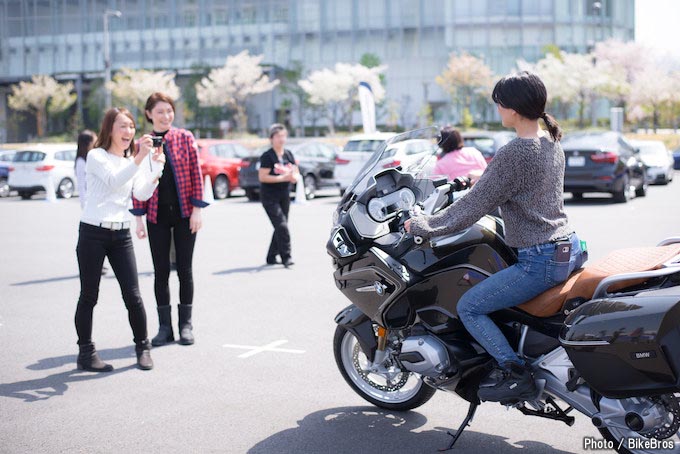 50名のバイク女子が集結！ レディースカフェミーティングの画像