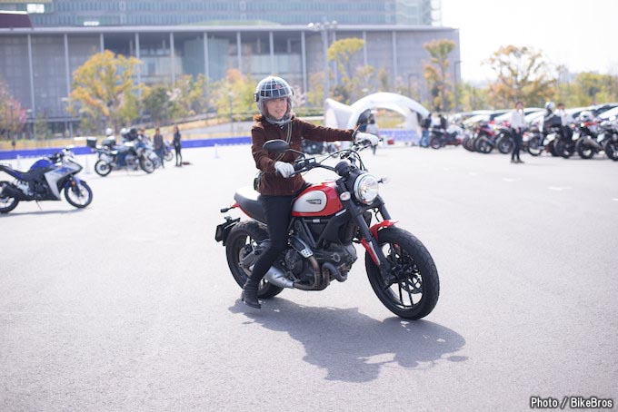 50名のバイク女子が集結！ レディースカフェミーティングの画像