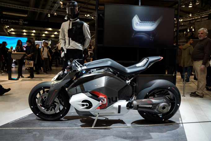 【EICMA2019レポート】「S1000XR」に「F900XR」、「F900R」を発表したBMW Motorradの画像