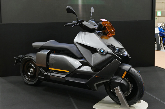 注目の電動バイクCE04などが展示された「東京モーターサイクルショー2022」BMWモトラッドブースレポートの04画像