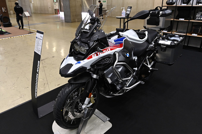 注目の電動バイクCE04などが展示された「東京モーターサイクルショー2022」BMWモトラッドブースレポートの13画像