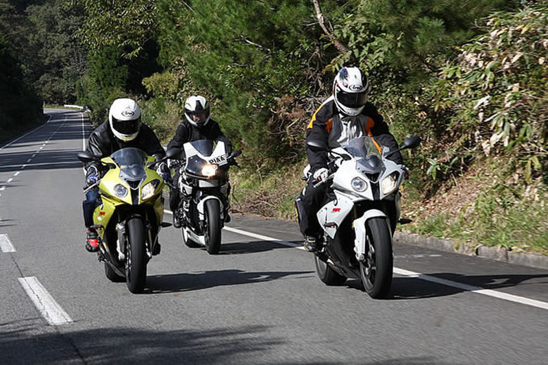 18 プロを通じて感じる、S1000RRの素晴らしさ S1000RRの楽しみ方 18 プロを通じて感じる、S1000RRの素晴らしさ S1000RRの楽しみ方