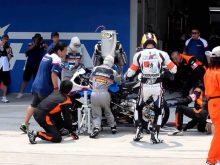 2012 鈴鹿8耐 Team MOTORRAD 39 のピットワークの画像