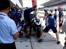 2011 鈴鹿8耐 BMW Motorrad France のピットワークの画像