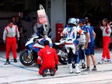 2011 鈴鹿8耐 BMW Motorrad France のピットワークの画像