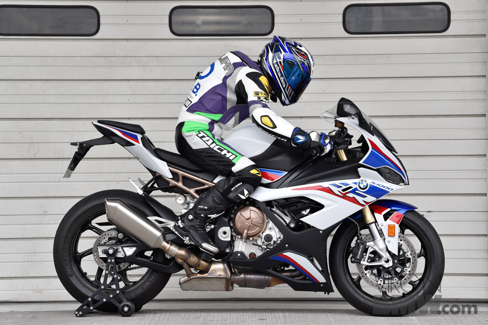 最先端-AE-10075 WT アエラ AELLA ステップ 15年以降•• BMW S1000RR 白