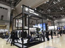 注目の電動バイクCE04などが展示された「東京モーターサイクルショー2022」BMWブースレポートの画像