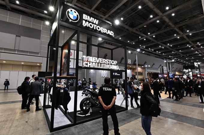 日本初公開されたBMWモトラッドの新型M1000RRなどが展示された「第50回東京モーターサイクルショー」BMWモトラッドブースレポート！の01画像