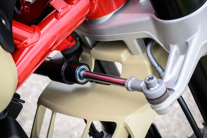 【BMW Motorrad新型R 12 G/S 海外試乗記】レトロなルックスに本気の性能。空油冷ボクサーを愛するあなたへ──21画像