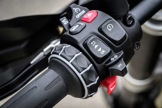 【BMW Motorrad新型R 12 G/S 海外試乗記】レトロなルックスに本気の性能。空油冷ボクサーを愛するあなたへ──23画像