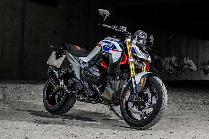 【BMW Motorrad新型R1300R  海外試乗記】軽くて速い！“最速ボクサー”0-100km/h 3.25秒の衝撃 01画像