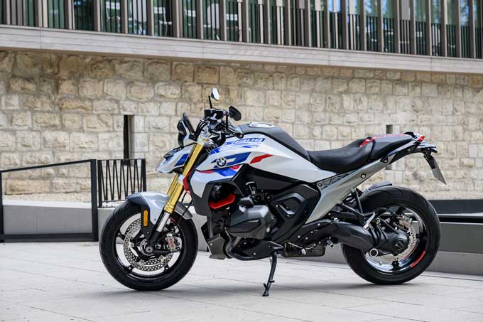 【BMW Motorrad新型R1300R  海外試乗記】軽くて速い！“最速ボクサー”0-100km/h 3.25秒の衝撃04画像