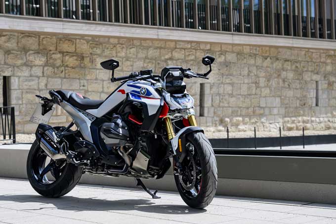 【BMW Motorrad新型R1300R  海外試乗記】軽くて速い！“最速ボクサー”0-100km/h 3.25秒の衝撃07画像
