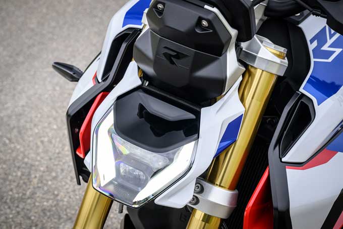 【BMW Motorrad新型R1300R  海外試乗記】軽くて速い！“最速ボクサー”0-100km/h 3.25秒の衝撃10画像
