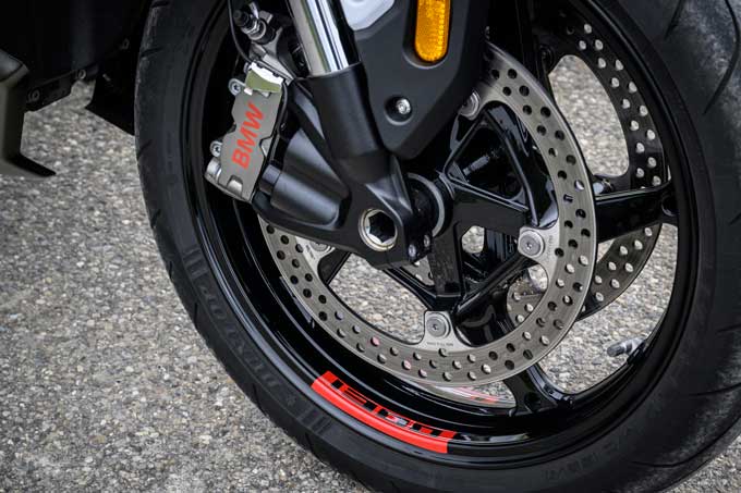 【BMW Motorrad新型R1300R  海外試乗記】軽くて速い！“最速ボクサー”0-100km/h 3.25秒の衝撃14画像