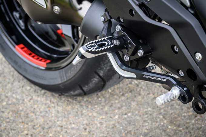 【BMW Motorrad新型R1300R  海外試乗記】軽くて速い！“最速ボクサー”0-100km/h 3.25秒の衝撃16画像