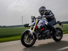 【BMW Motorrad 新型 R1300R  海外試乗記】軽くて速い！“最速ボクサー”0-100km/h 3.25秒の衝撃