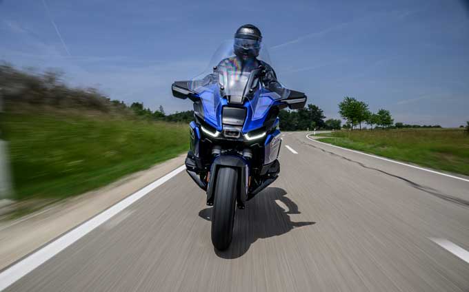 【BMW Motorrad 新型 R1300RT 海外試乗記】もっと遠くへ、快適に、気持ちよく──その答えがここにある 01画像
