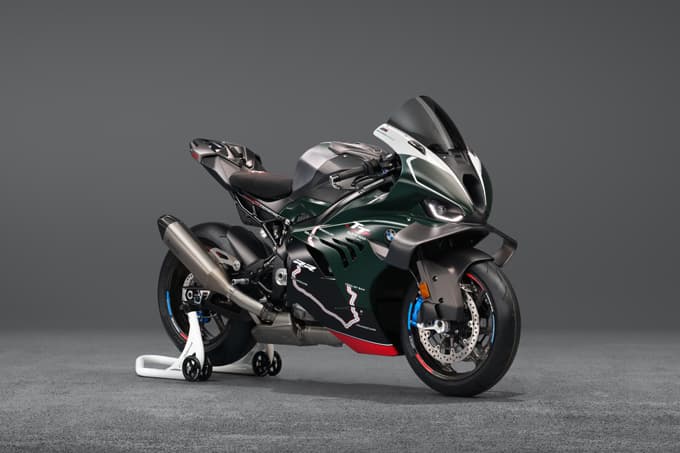 M 1000 RR「マン島TT115周年」限定モデル登場 main画像