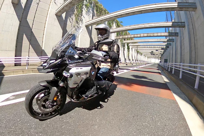 【BMW Motorrad R1300GS Adventure 試乗記】その巨体におののくことから始まる、深き付き合い04画像