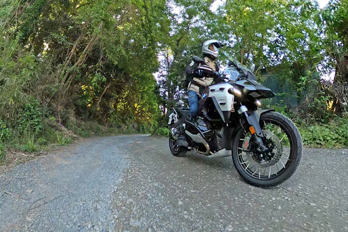 【BMW Motorrad R1300GS Adventure 試乗記】その巨体におののくことから始まる、深き付き合い08画像